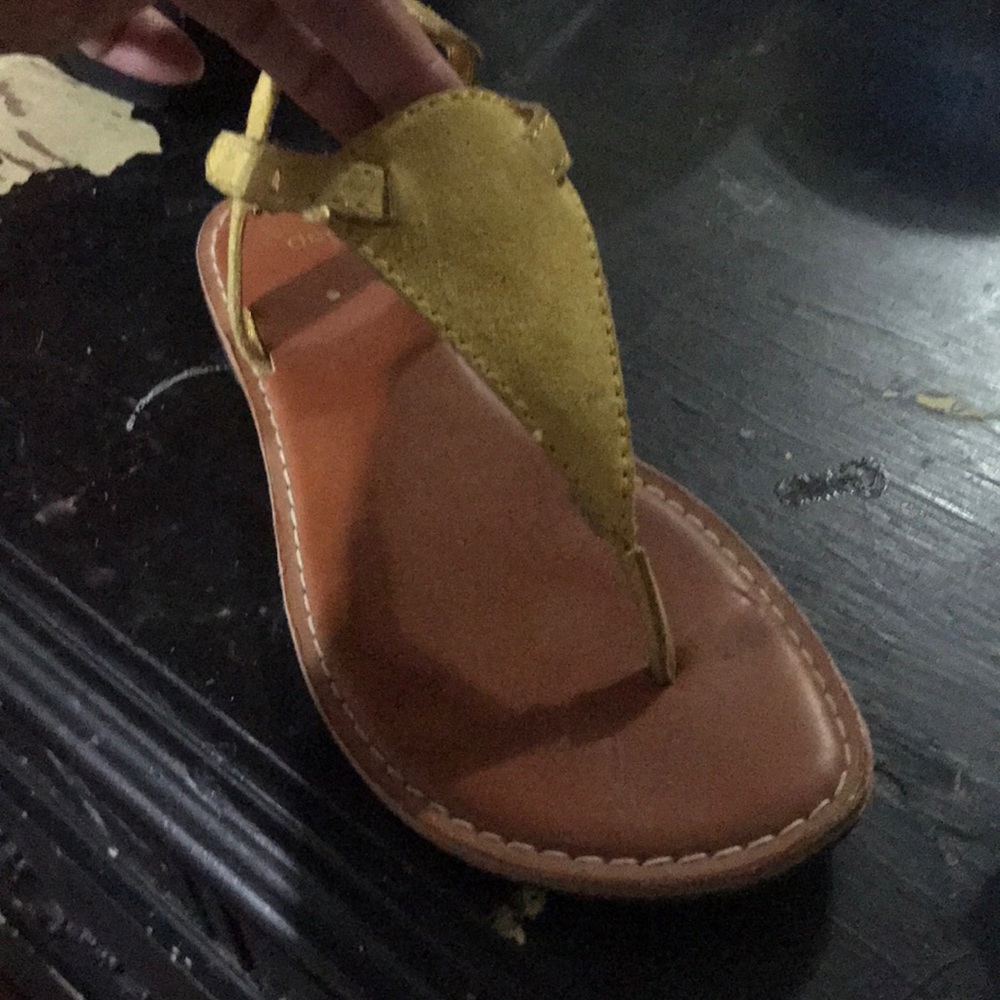Thong sandles size 8 yellow color practical new